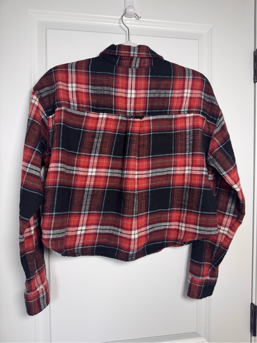 American Eagle Red and Black Plaid Cropped Flannel 100% Cotton Shirt Size S - Picture 2 of 6